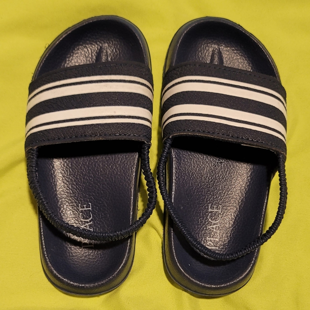 Childrens Place Slides / flip flops - Picture 1 of 4